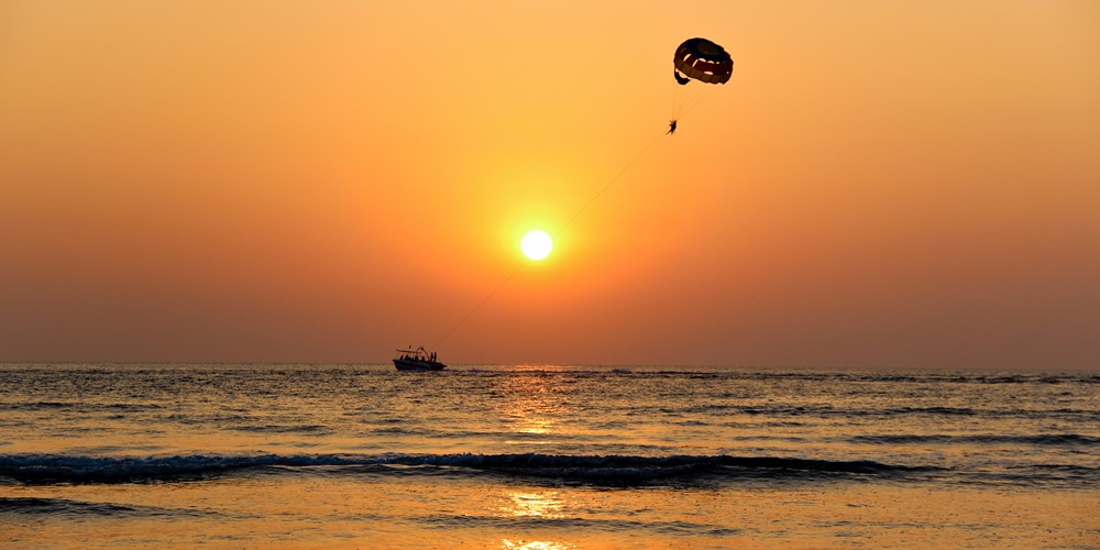 parasailing sunset